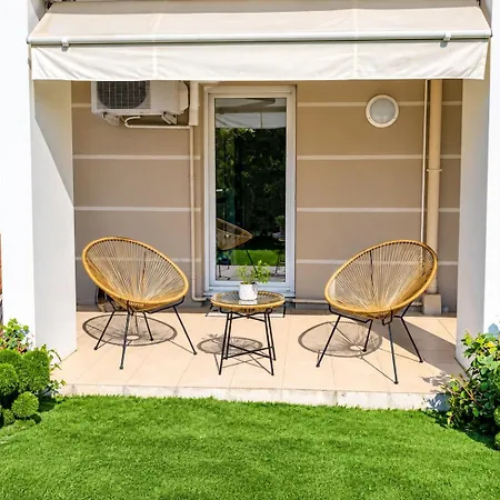 Apartment Les Eucalyptus Dans Domaine Prive A